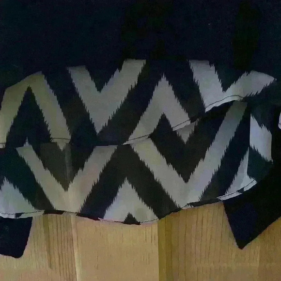 Green Envelope Black Sweater with Tan and Black Pattern V Back Detail - Picture 3 of 4